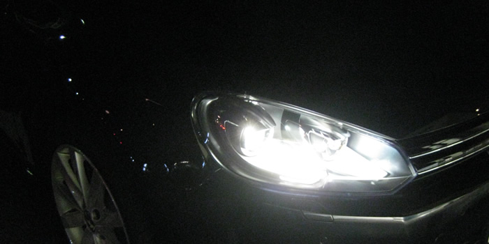 �f�B�X�`���[�W�w�b�h���C�g���I�v�V�����ő������Ă��܂��B